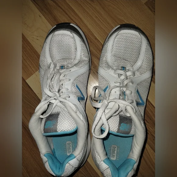 New Balance Women's Sneakers in White and Sky Blue - Picture 5 of 8